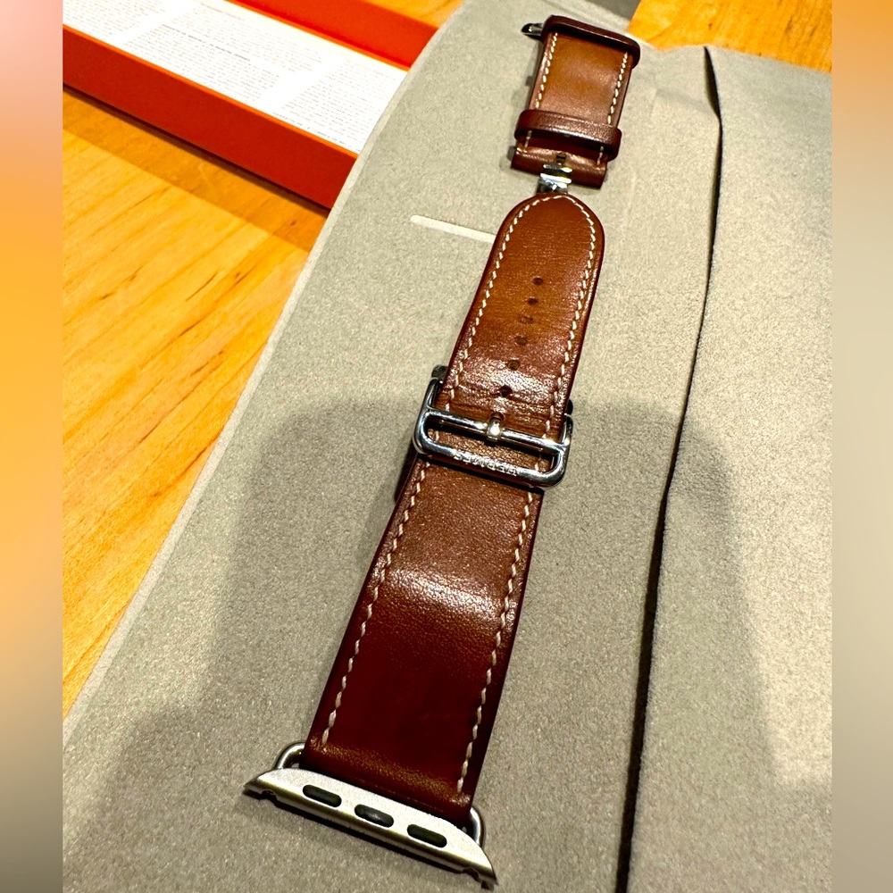 Apple Watch Band Hermès Single Tour 45mm w. Deployment Buckle in Fauve Barenia